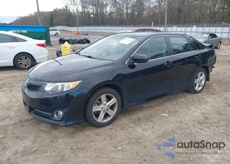 2014 Toyota Camry Se z USA, uszkodzony, nr VIN 4T1BF1FK1EU464237